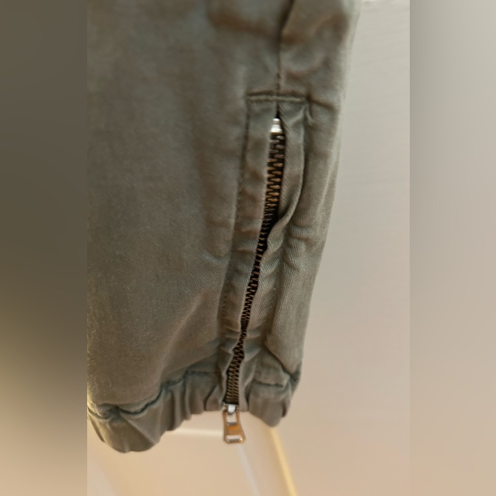 FRAME Trapunto Moto Cropped Cuffed Pants in Washed Aloe Green - Women’s Size 29 - Picture 10 of 12
